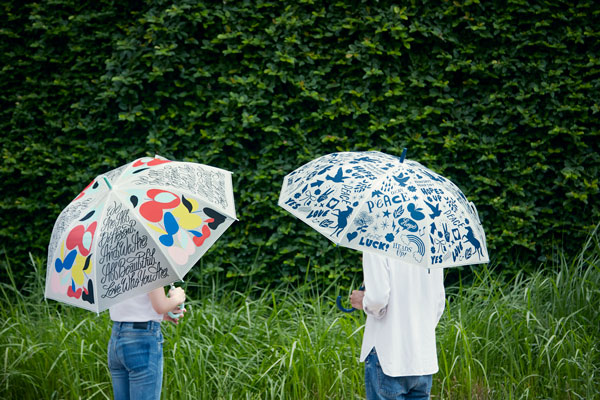 これが雨の日もお守り イラストレーターshogo Sekineさん描き下ろしのビニール傘がファミマに登場 Isuta イスタ 私の 好き にウソをつかない
