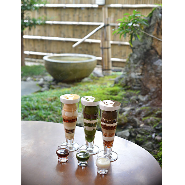 京都・よーじやカフェの「顔パフェ」3種がリニューアル。別添えのソースで味の変化も楽しんで