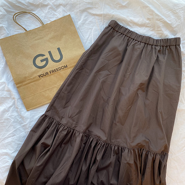 【GUレポ】この秋買い足したいボトムスをついに見つけた。「ティアードロングスカート」で大人カジュアルに