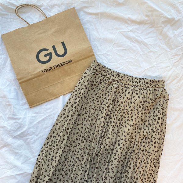 【GUレポ】大人な着こなしが叶う「レオパード柄スカート」発見！シンプルコーデに“旬のひと癖”を効かせて