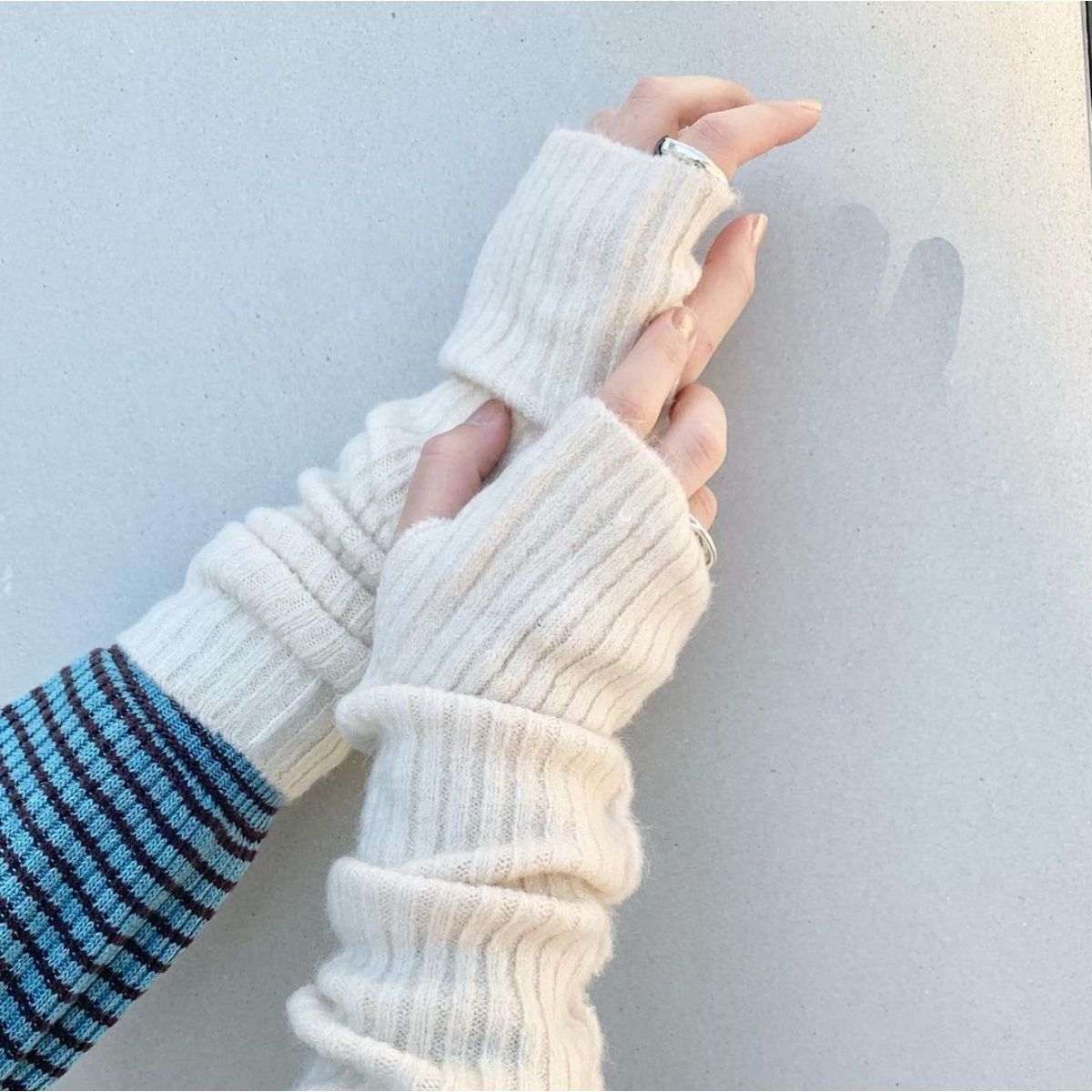 今年の冬は「アームウォーマー」であざと萌え袖しよ。手袋よりずっとかわいい“Kastane”の人気アイテムはこれ