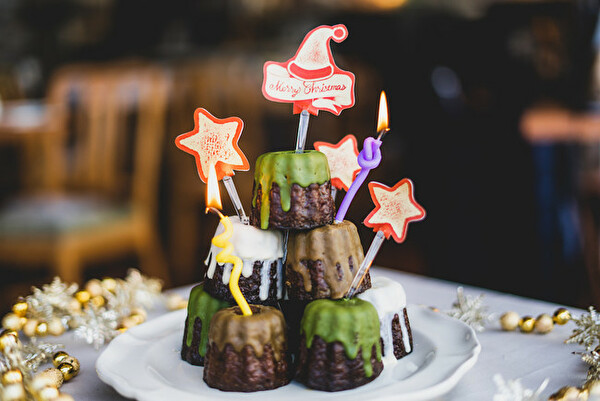 おうちクリスマスの主役にいかが？kawara CAFEのネットショップに「お茶カヌレツリー」セットが登場です
