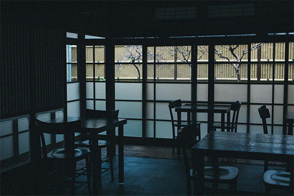現地の食材を味わったり、自分好みの香りをつくったり。鎌倉に「OSAJI」の複合型ショップがオープン