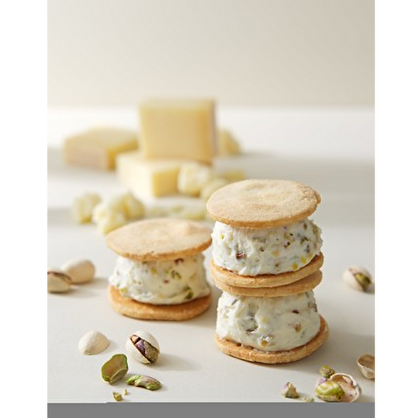 4種のチーズ×ナッツはチーズ好き最高のご褒美！Now on Cheese♪のレアチーズサンドに新作が仲間入り