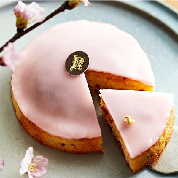 3月は淡いピンクの桜テイスト。ビスキュイテリエ ブルトンヌから、かわいい春色ケーキが120個限定でお目見え