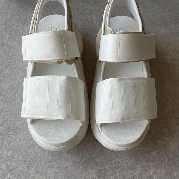 UGGの「LA CLOUD STRAP SANDAL」DOE SKINカラー