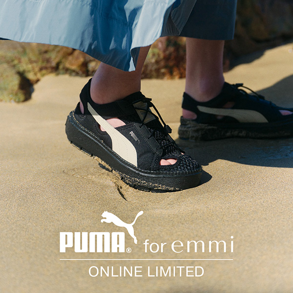 前回は即完売だった「emmi」×「PUMA」のコラボサンダルが再登場。このチャンスを絶対に逃したくない…