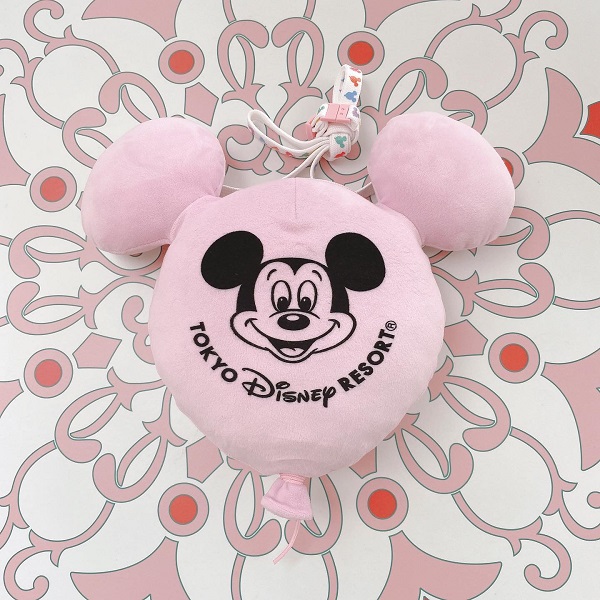 東京ディズニーリゾートで販売されている「ミッキーバルーンショルダーバッグ」のピンク