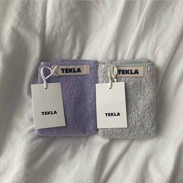 「TEKLA」のタオルのライトグレーとライトパープルのカラー