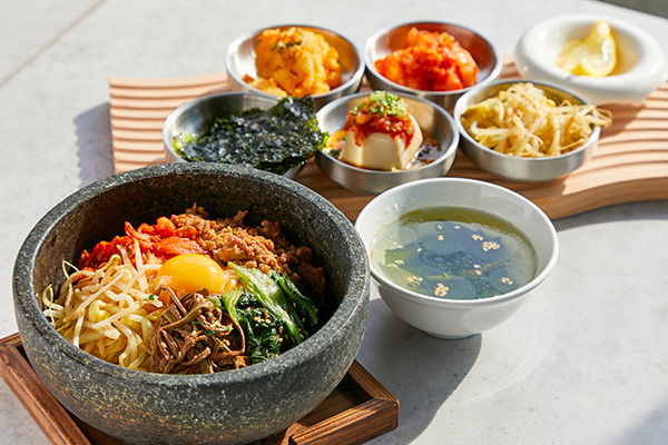 「韓国屋台料理 ジョンマッテジ」のランチで食べられるビビンパ