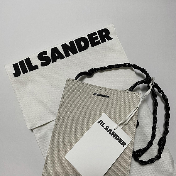 Jil Sanderから登場している、キャンバス素材の「TANGLE スモール」