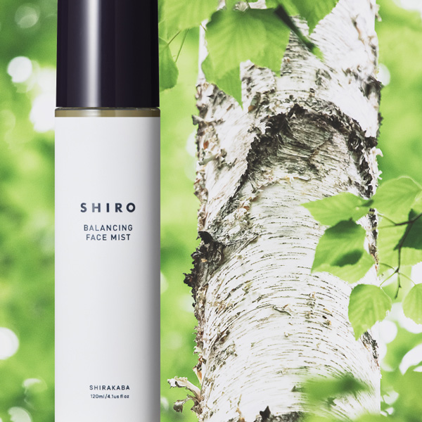 「SHIRO」の人気フェイスミストに、森の中にいるような“白樺”の香りが登場。夏に癒しをもたらす限定品です