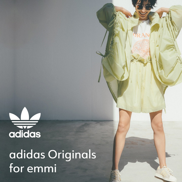 「emmi」×「adidas Originals」のコラボスニーカー