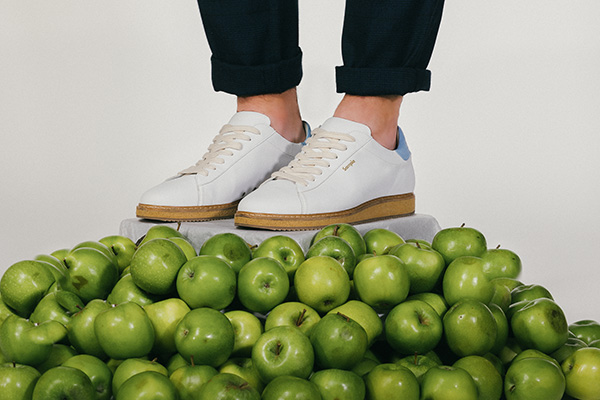 リンゴの廃棄物を再利用して作られたスニーカー「Sampla footwear」