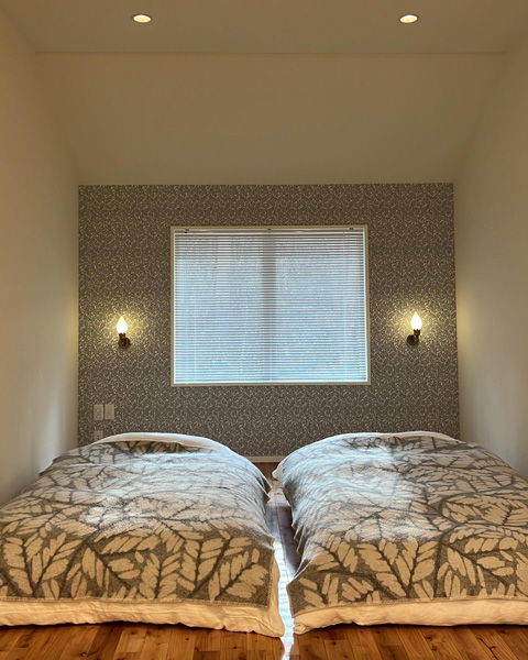 群馬・北軽井沢にあるホテル「六花」の客室である「BLUE ROOM」。