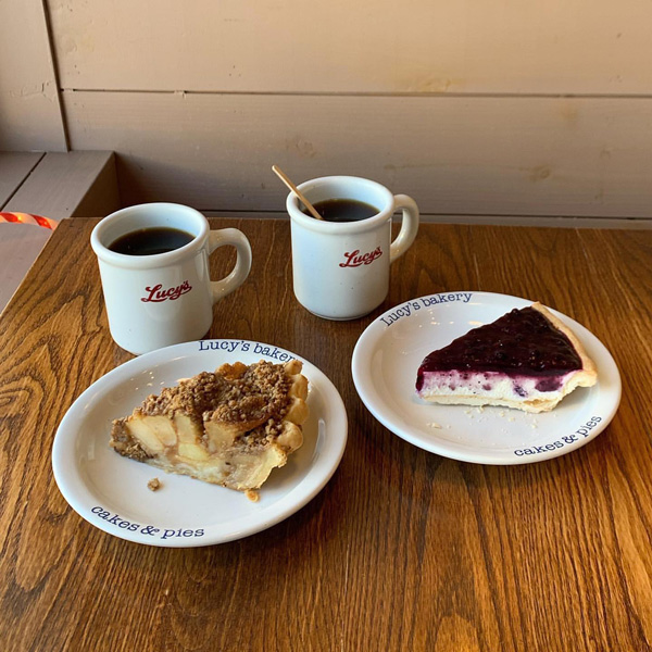 青葉台にあるアメリカンケーキ・パイのカフェ、Lucy's Bakery