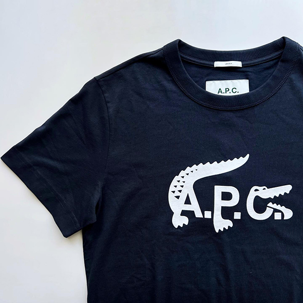 「A.P.C.×ラコステ」コラボTシャツのマリンカラー