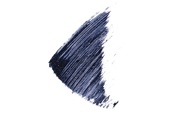 unevenとTOMORROWLANDのコラボアイテム「TOMORROWLAND×uneven coloring mascara blue night shine」のテクスチャー