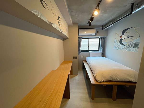 7月にオープン予定のART HOTELS SHIBUYAの客室に描かれたアート