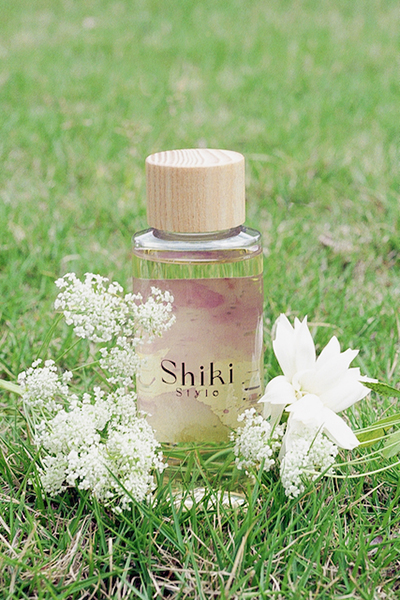 Shiki Styleの朝用「morning hair oil」なら、爽やかな香りのオイルで、スタイリングしやすい髪に仕上がります