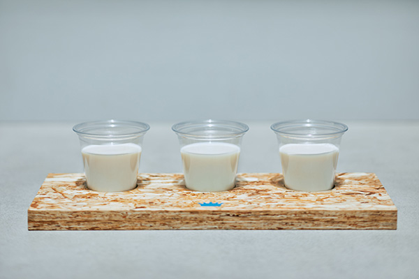 武蔵野デーリー CRAFT MILK STANDで提供される、牛乳3種の飲み比べセット