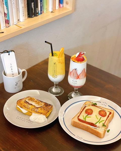 うのまち珈琲店のドリンクとトースト