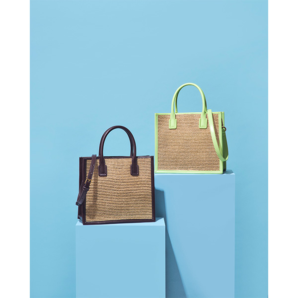 涼し気ムード漂う「CHARLES & KEITH」の人気バッグ。2wayで使える名品に、この夏限定カラーが登場！