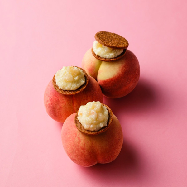 桃の果肉バターをディップして食べる「モモバターサンド」に舌鼓。連日売り切れの人気ブランドに新作が登場