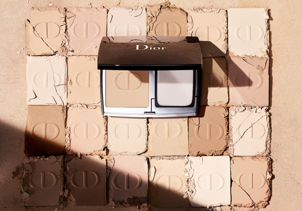 Diorの「ディオールスキン フォーエヴァー コンパクト ナチュラル ベルベット」