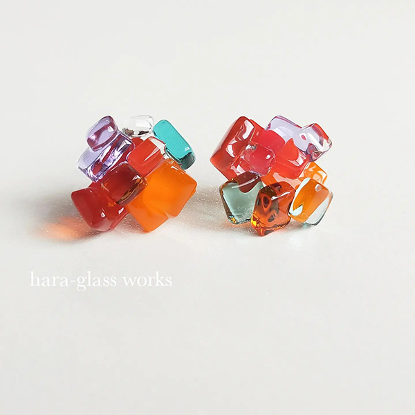 hara glass worksの「ガラスのロックピアス」