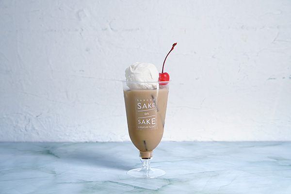 Trad Grasの「三茶リキュールフロート -SAKE ON SAKE-」の「グッドスリープコーヒー & ミルク」