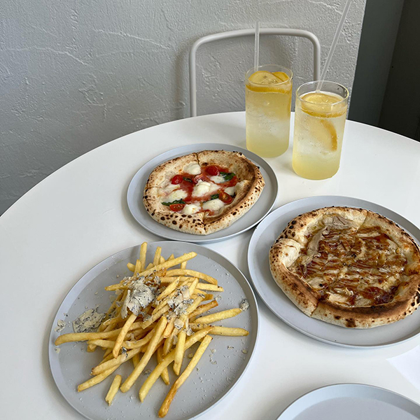 「BARE PIZZA POCO」宮の坂店のピザとポテト