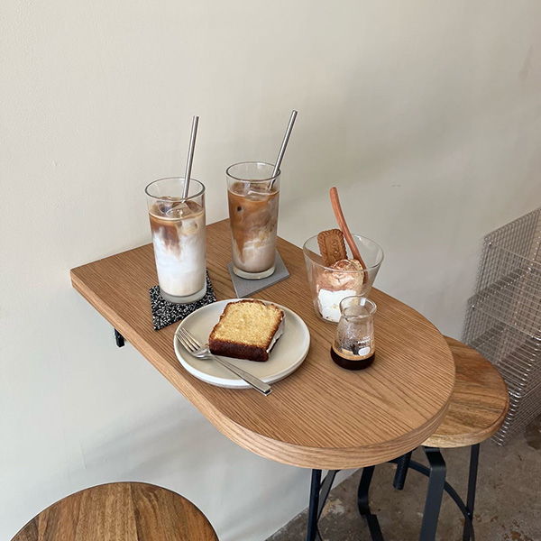 LEPO COFFEE STANDのレモンケーキとアフォガード