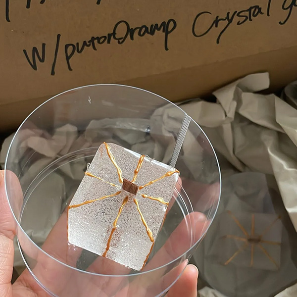 大学生が営むキャンドル屋putorOrampの、渓流の結晶をモチーフにしたキャンドル「Crystal」