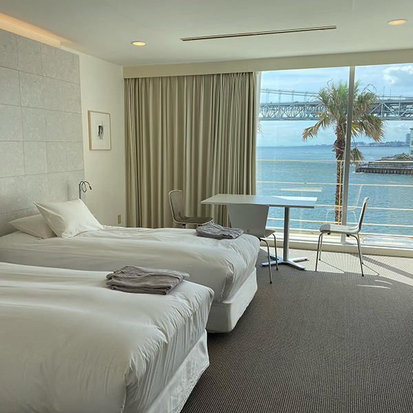 「シーサイドホテル舞子ビラ神戸」の海が一望できる客室