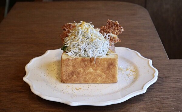 鎌倉・由比ガ浜に「パンとエスプレッソと」がオープン！しらすたっぷりのトーストセットはここだけのお楽しみ