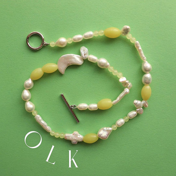 アクセサリーブランドOLKの「Lemon jade pearl mix necklace」