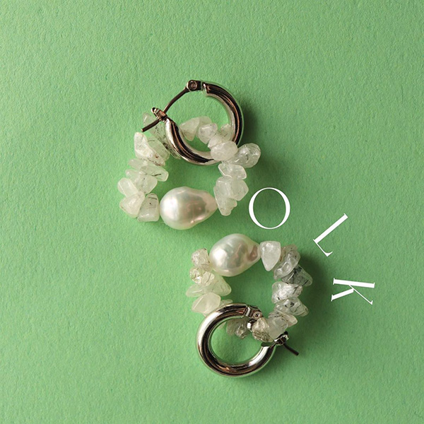 アクセサリーブランドOLKの「Green Rutilelated quartz pearl pierced&earrings」