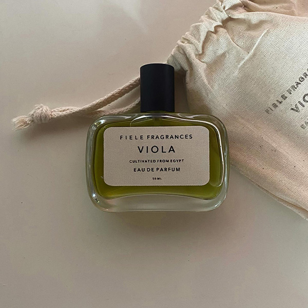 アメリカ発のフレグランスブランド「FIELE FRAGRANCES」の香水“VIOLA”