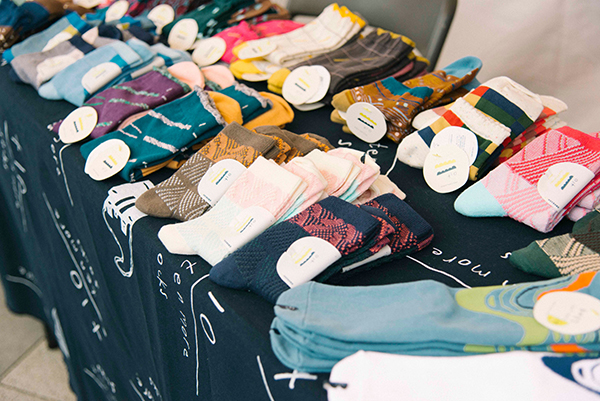 「TAIWAN PLUS」では、台湾の靴下ブランド「＋10（テンモア）」と日本のテキスタイルブランド「JUBILEE」がコラボレーション。オノマトペをテーマにしたソックスが展開されるといいます