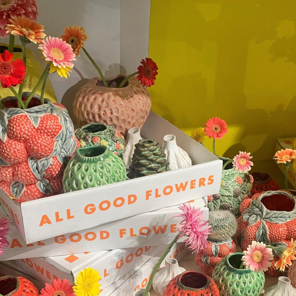 ALL GOOD FLOWERSのお店の様子と花瓶