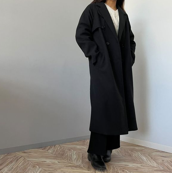 AZUL BY MOUSSYの「スタンドカラーチェスターコート」の着用画像