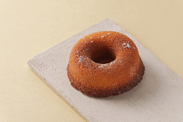koe donuts kyotoのホリデーシーズン限定「焼きドーナツ 焦がしバター」