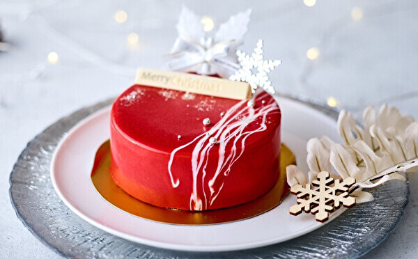 チーズケーキ好きのためのクリスマスケーキが気になる！ルビーチョコとピスタチオづくし、どっちにする？