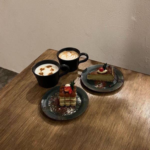 札幌市・cafe allyのピスタチオバスクとピスタチオモコ