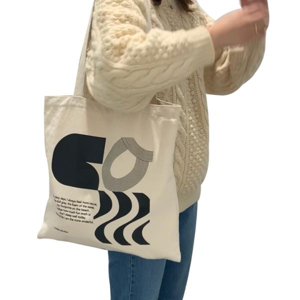 yurika akutsu（ユリカ アクツ）から販売されている「light is worn authentic tote bag」（税込3900円）