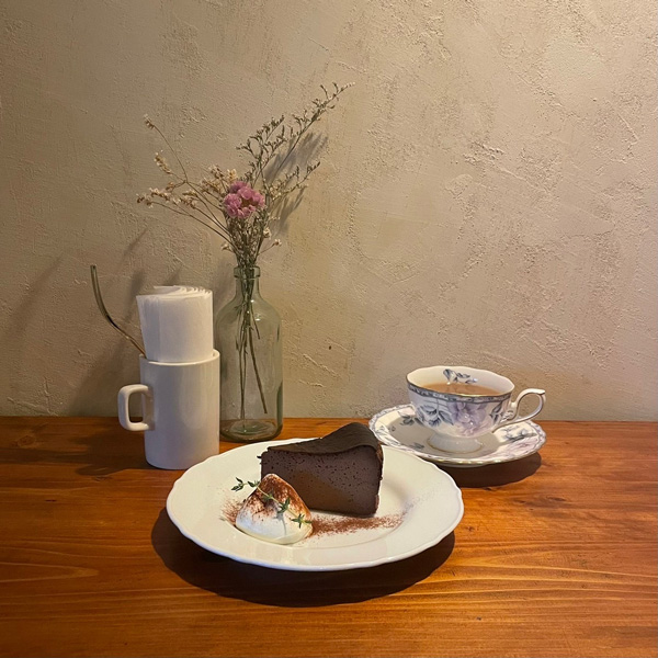 栃木・宇都宮にあるカフェ「好日」のショコラバスクチーズケーキ