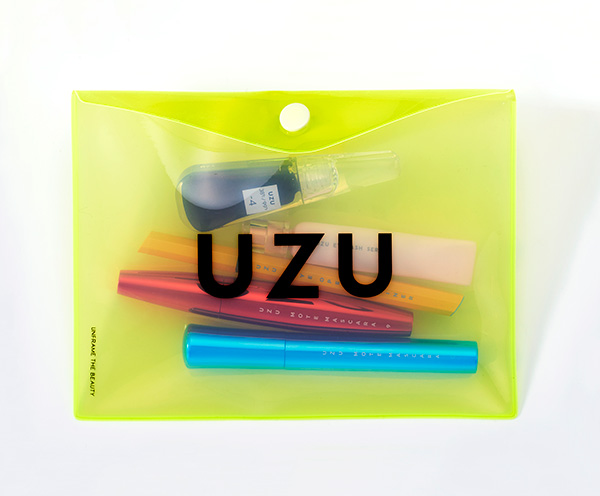 UZU BY FLOWFUSHI 38℃/99℉ LIP KIT BOOK BLACK editionのポーチ