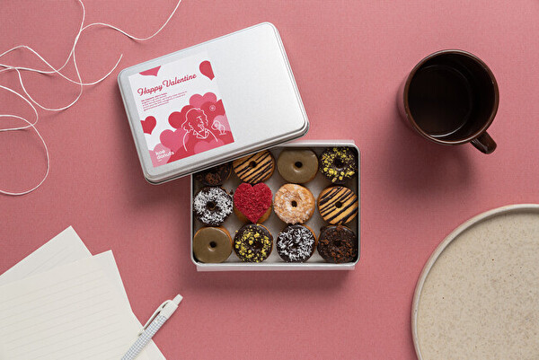 koe donuts kyotoのバレンタインシーズン限定「koe donuts バレンタインクッキー缶」
