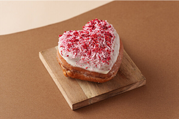 koe donuts kyotoのバレンタインシーズン限定レギュラードーナツ「ふわふわ チョコレートフランボワーズハート」